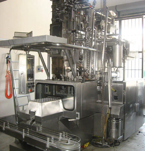 Tetra Pak TBA/9 130V aseptic liquid filling line — Photo 1