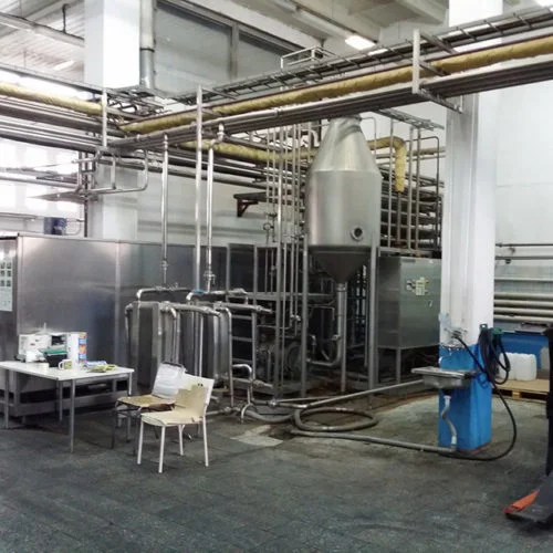 Sala de mezcla para la preparación de jugos y nectares de puré y concentrado antes de llenar, hacer Alfa Laval, incluyendo lavado CIP — 1999 — Foto 1